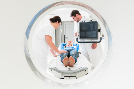 Patientin bei CT-Untersuchung